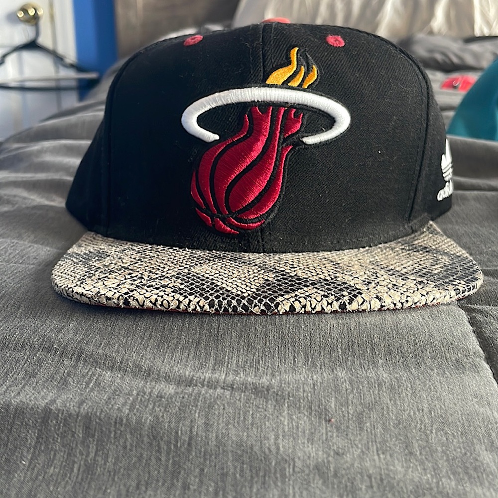 6 New Era Snap Back, fitted, and strap style hats